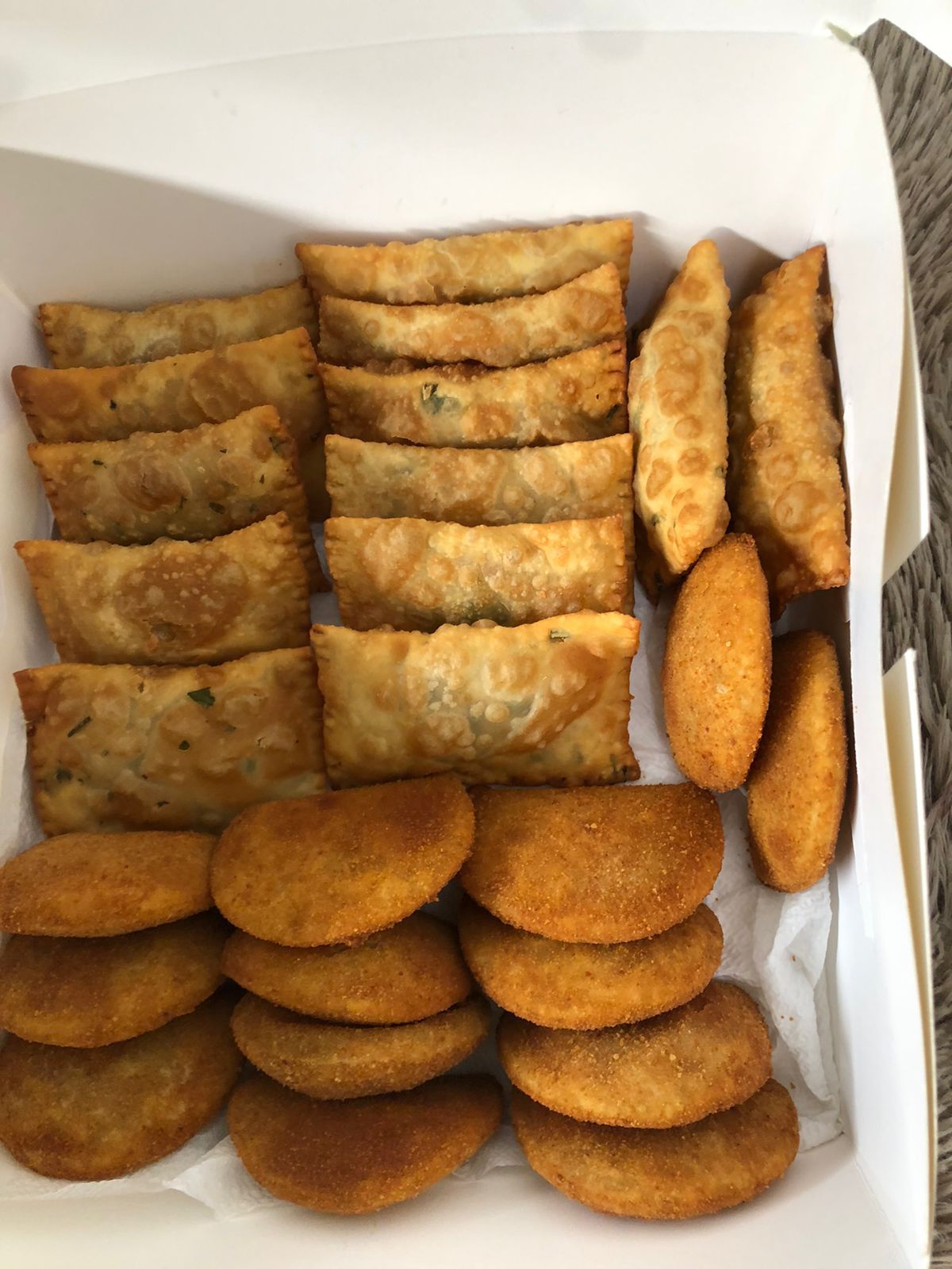 Rissoes e Pasteis de Massa Tenra
